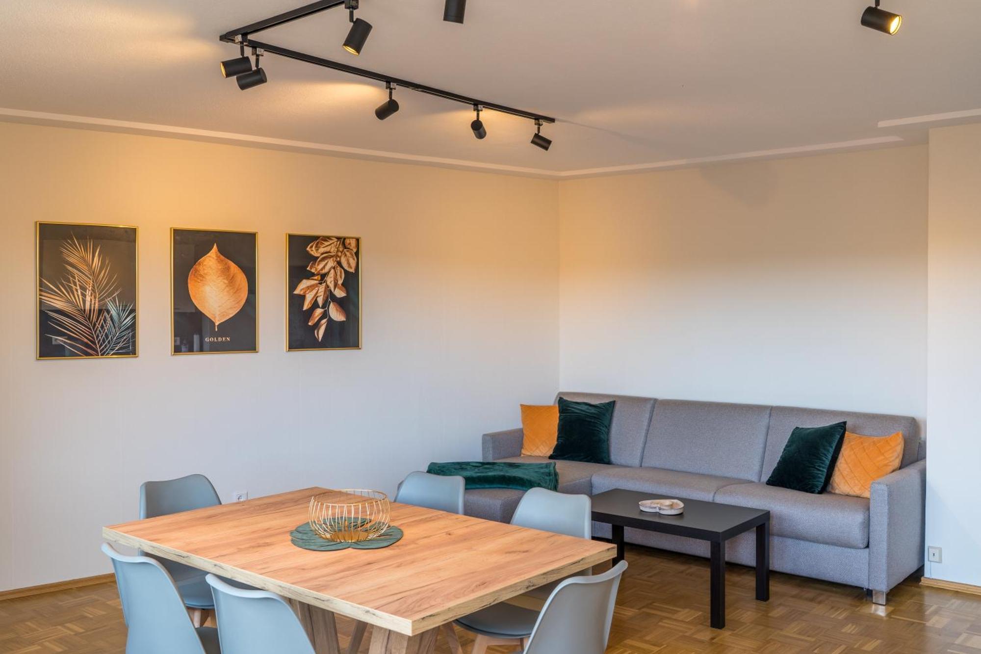 Ferienwohnung Nadine Petschler Obereisenheim Bagian luar foto